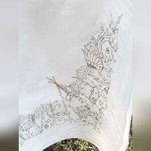 EXQUISITE HAND EMBROIDERED LG LINEN DAMASK TABLECLOTH WITH DRAGON MOTIF